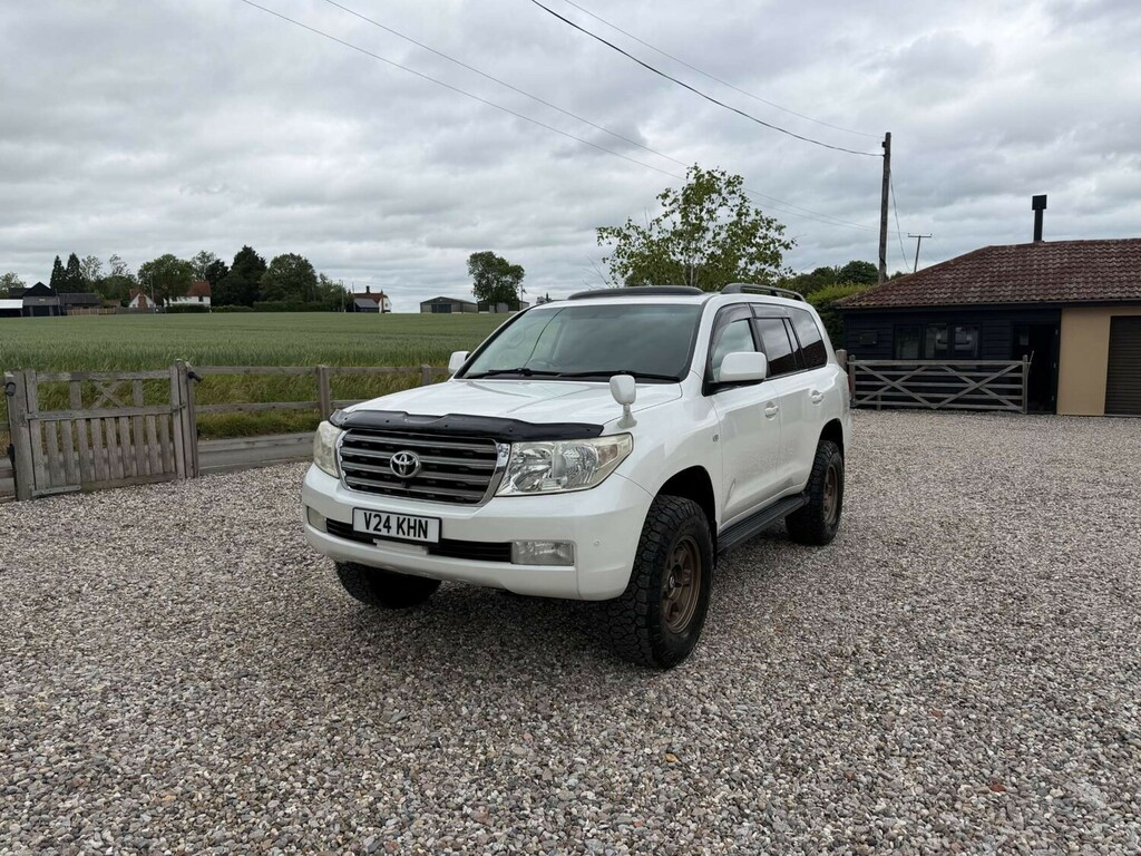 Toyota Land Cruiser 4Wd Suv White #2
