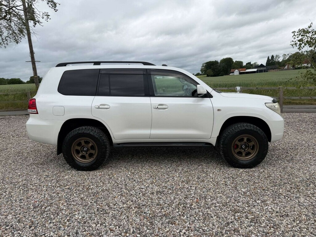 Toyota Land Cruiser 4Wd Suv White #5