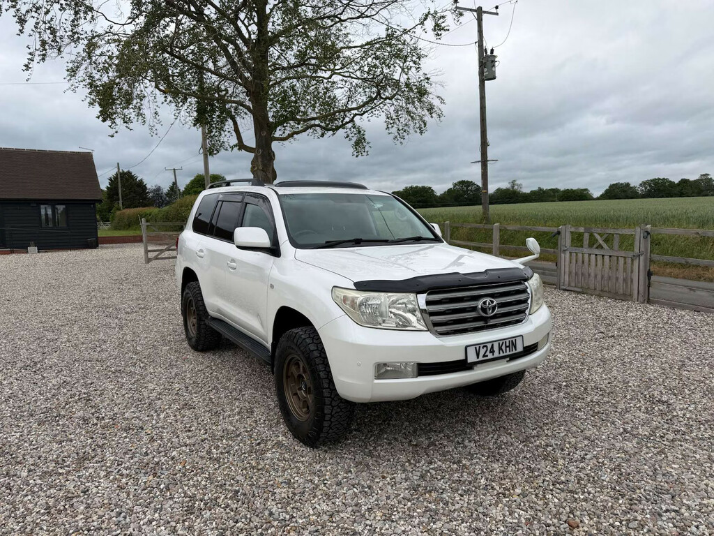 Toyota Land Cruiser 4Wd Suv White