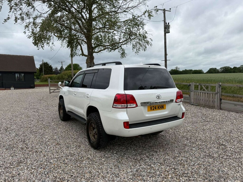 Toyota Land Cruiser 4Wd Suv White #3