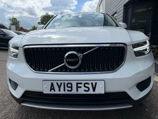Volvo XC40 1.5 T3 Momentum Suv Euro 6 S S AY19FSV White #3