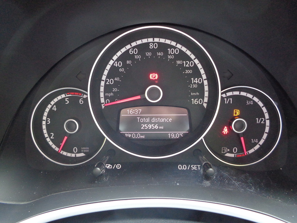 Volkswagen Beetle Beetle Tsi Bluemotion Tec - 2016 16 Grey #12