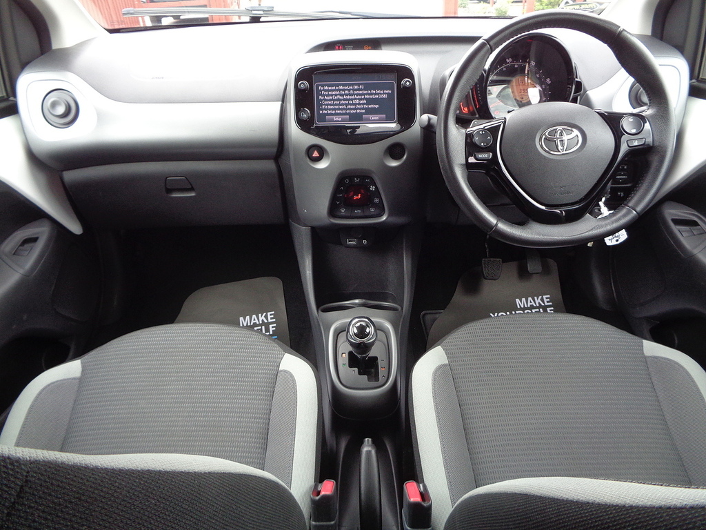 Toyota Aygo Vvt-i X-trend White #3