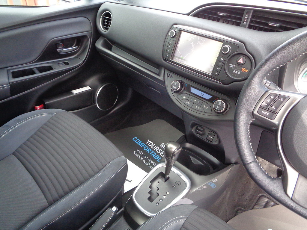 Toyota Yaris Hatchback Red #17