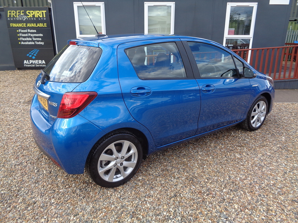 Toyota Yaris Hatchback Red #28