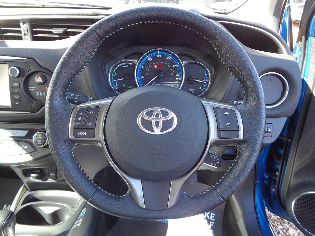 Toyota Yaris Hatchback Red #8