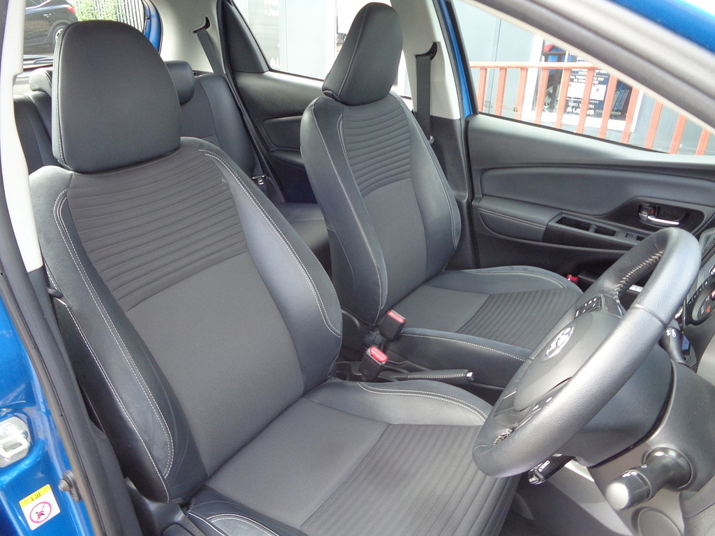 Toyota Yaris Hatchback Red #20