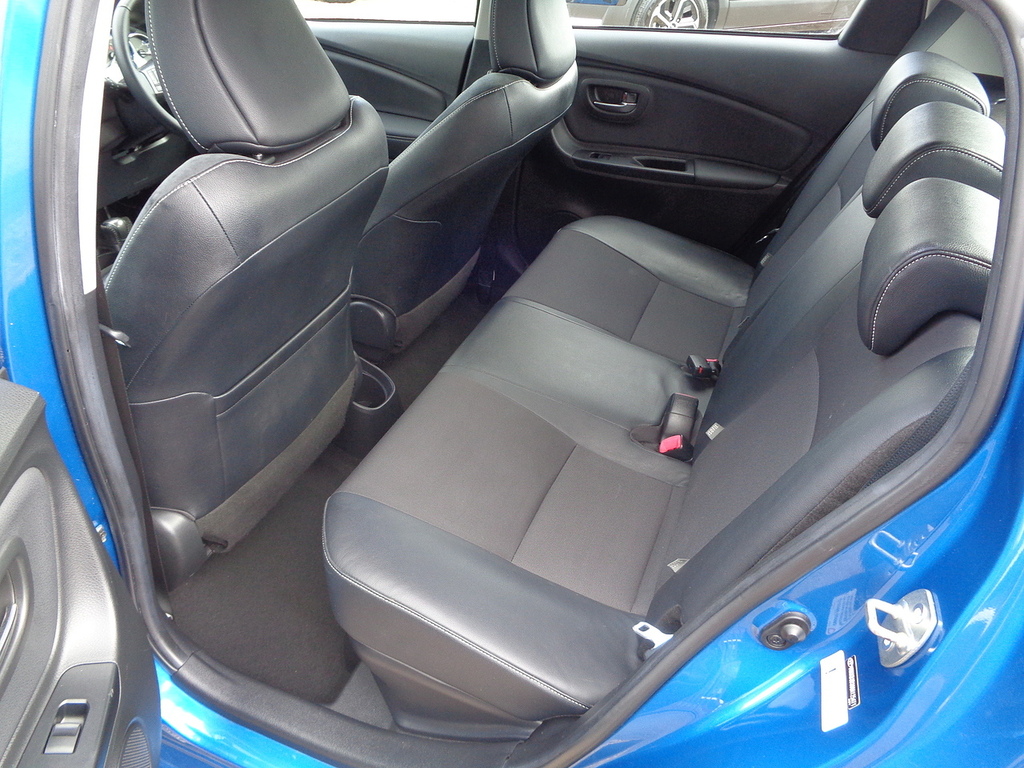 Toyota Yaris Hatchback Red #25