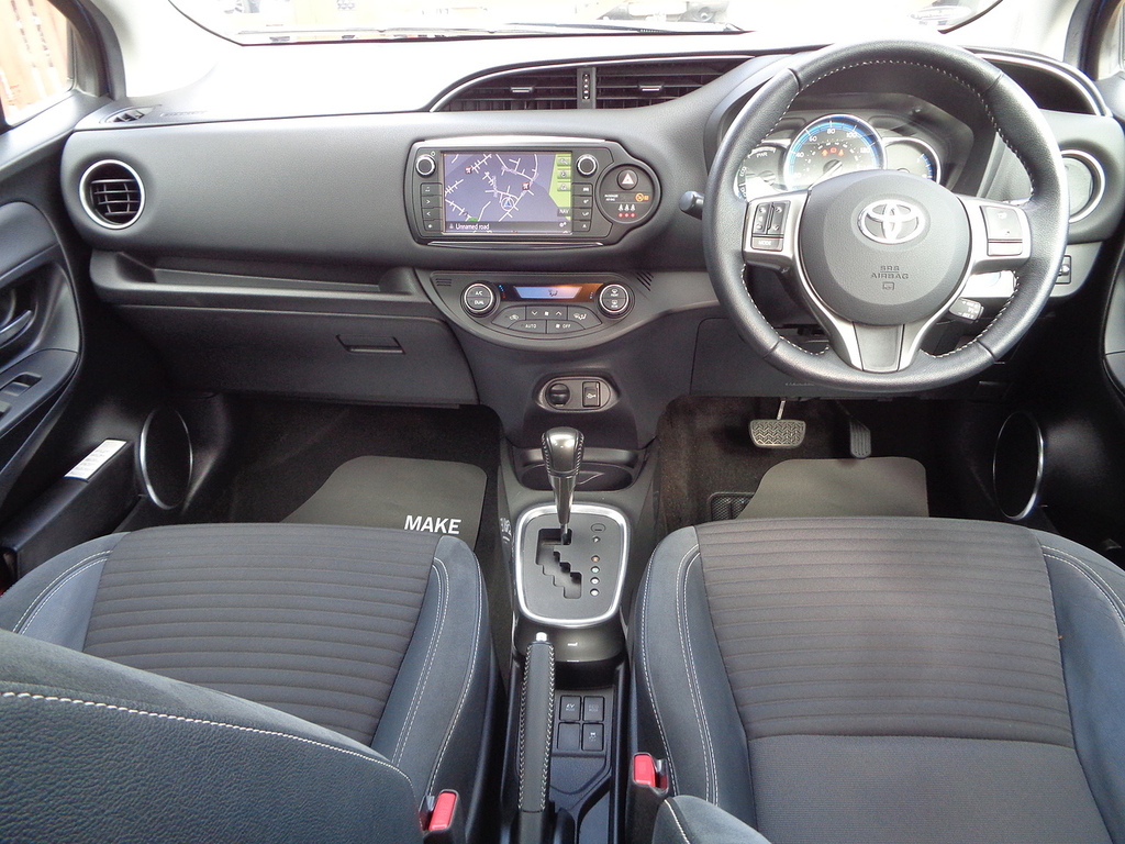 Toyota Yaris Vvt-h Excel Blue #3