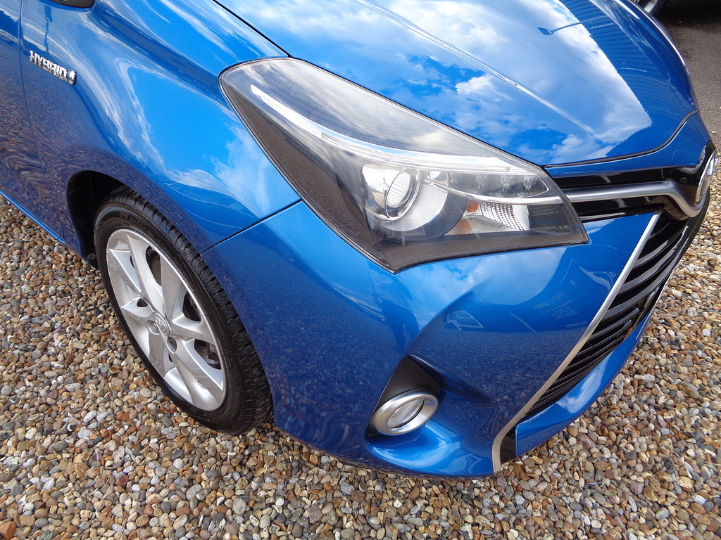 Toyota Yaris Hatchback Red #33