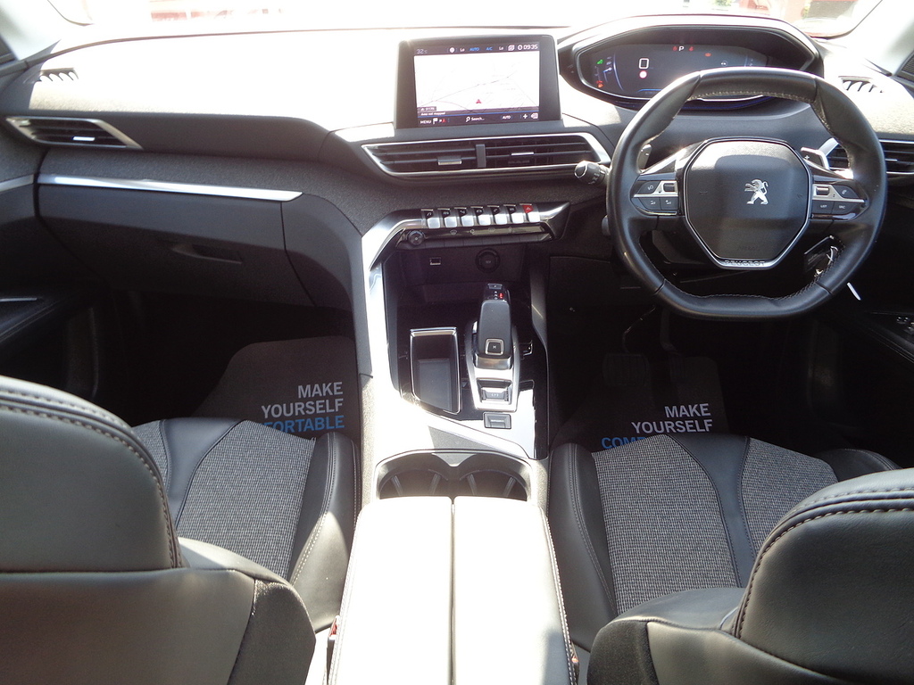 Peugeot 3008 Puretech Allure White #3
