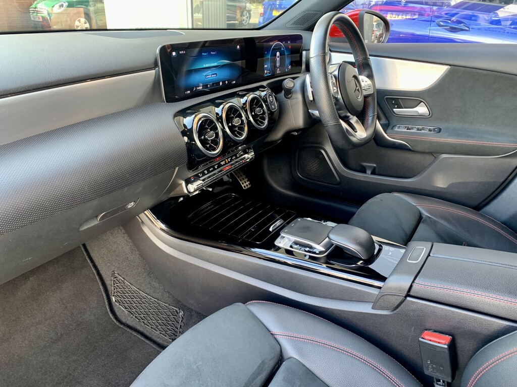 Mercedes-Benz A Class 1.3 A200 Amg Line Red