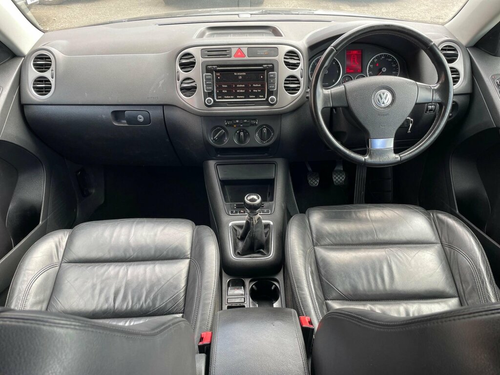 Volkswagen Tiguan Suv Black #2