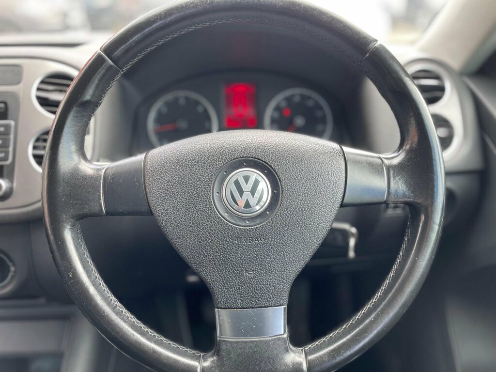 Volkswagen Tiguan Suv Black #7