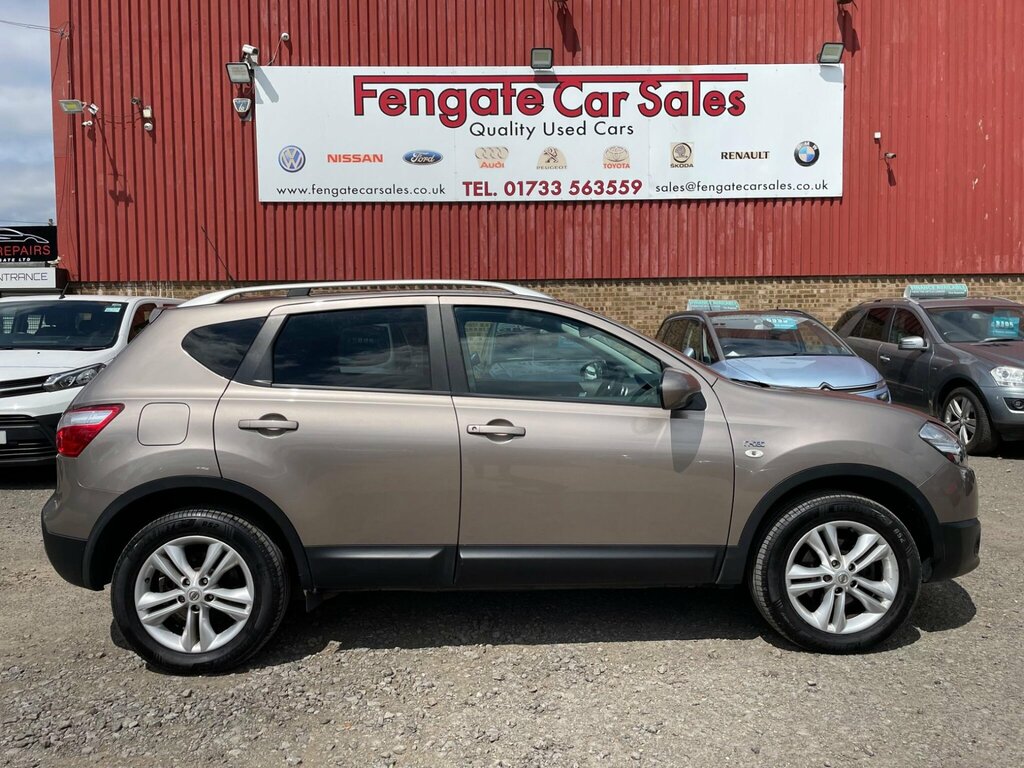 Nissan Qashqai Hatchback Black #31