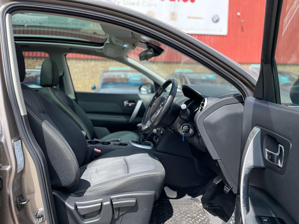 Nissan Qashqai Hatchback Black #17