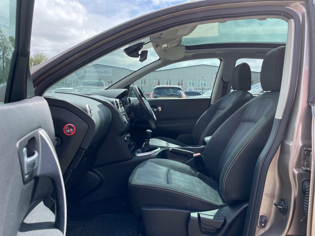 Nissan Qashqai Hatchback Black #18