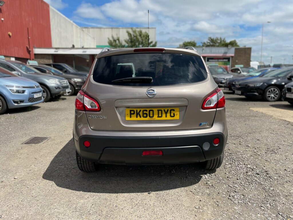 Nissan Qashqai Hatchback Black #30