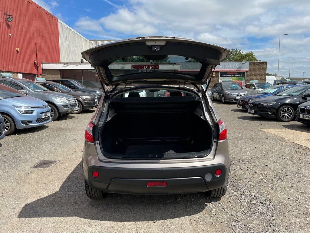 Nissan Qashqai Hatchback Black #29