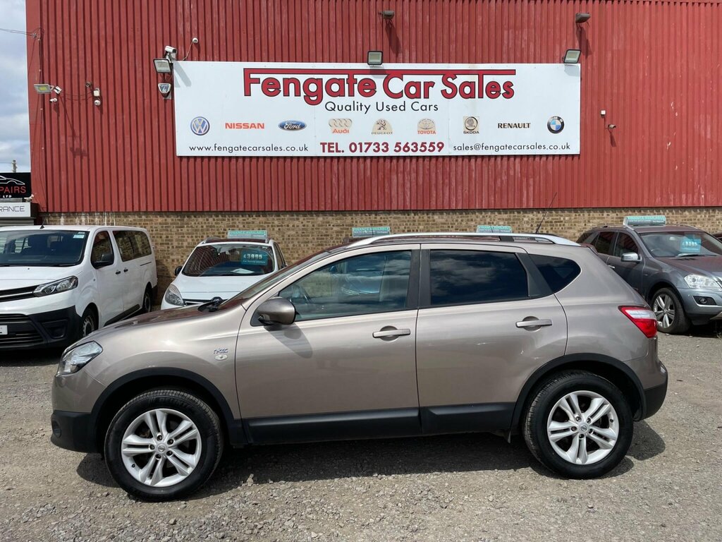 Nissan Qashqai Hatchback Black #32