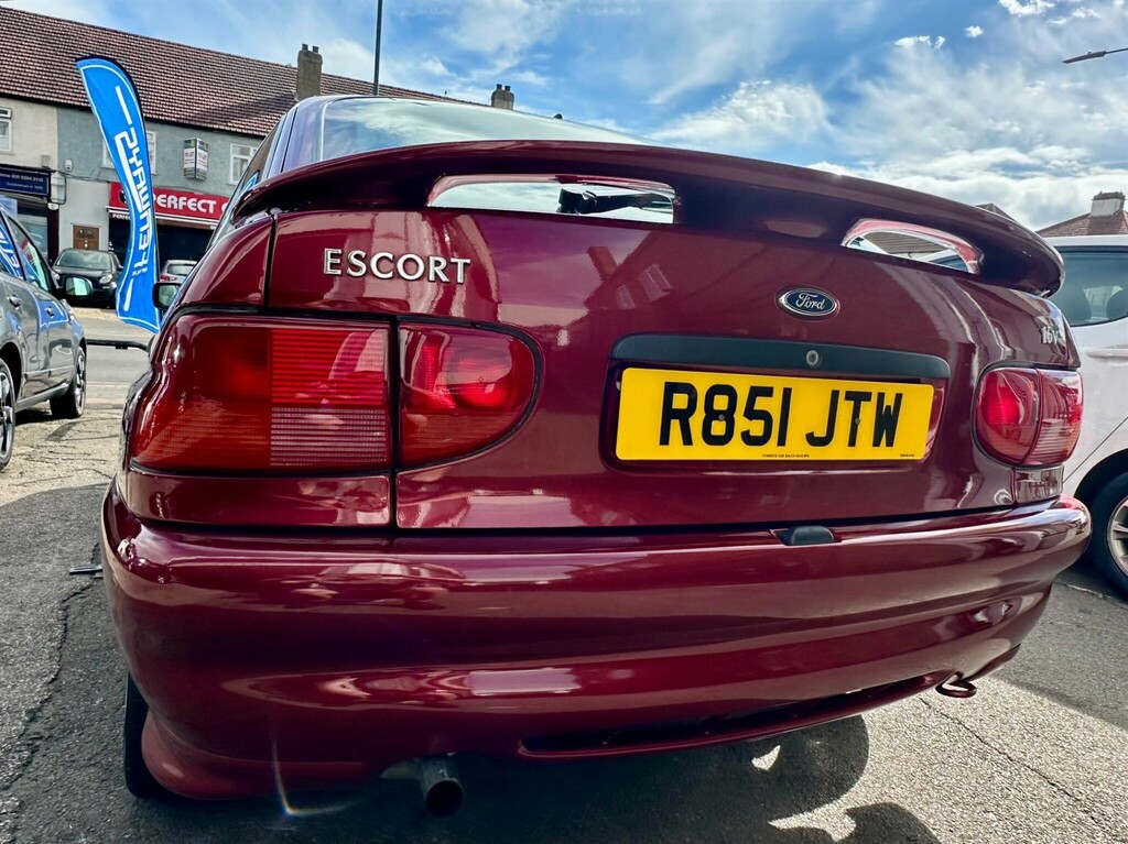 Ford Escort Base Red #22