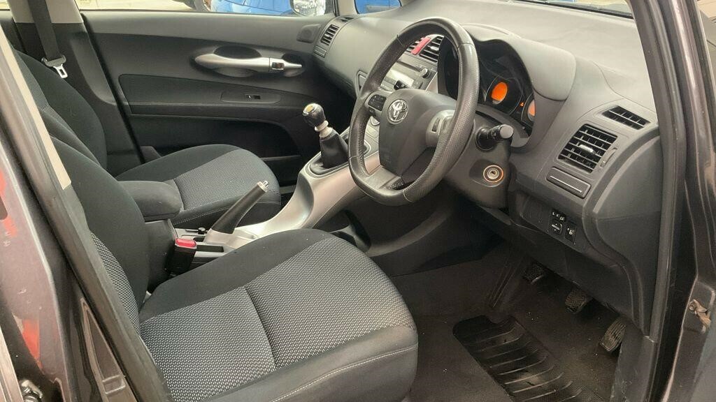 Toyota Auris 1.6 V-matic Tr Euro 5  #6