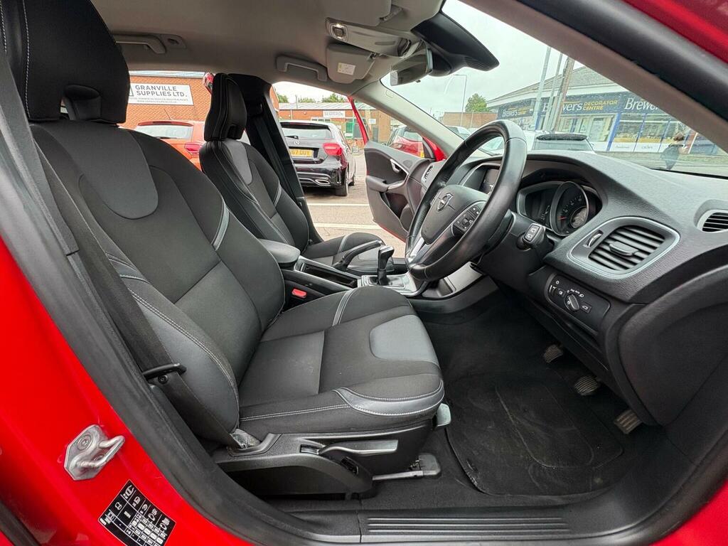 Volvo V40 Hatchback 2.0 D2 Momentum Nav Plus Euro 6 Ss AK66LNJ Red #5