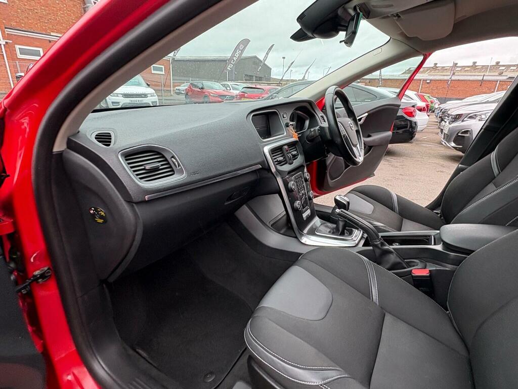 Volvo V40 Hatchback 2.0 D2 Momentum Nav Plus Euro 6 Ss AK66LNJ Red #4