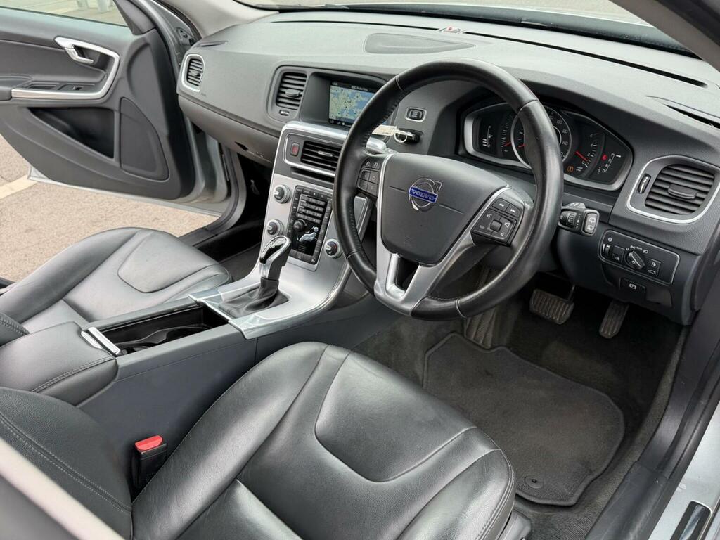 Volvo V60 Cross Country Estate 2.0 D4 Se Nav Euro 6 Ss 20166 Silver #3