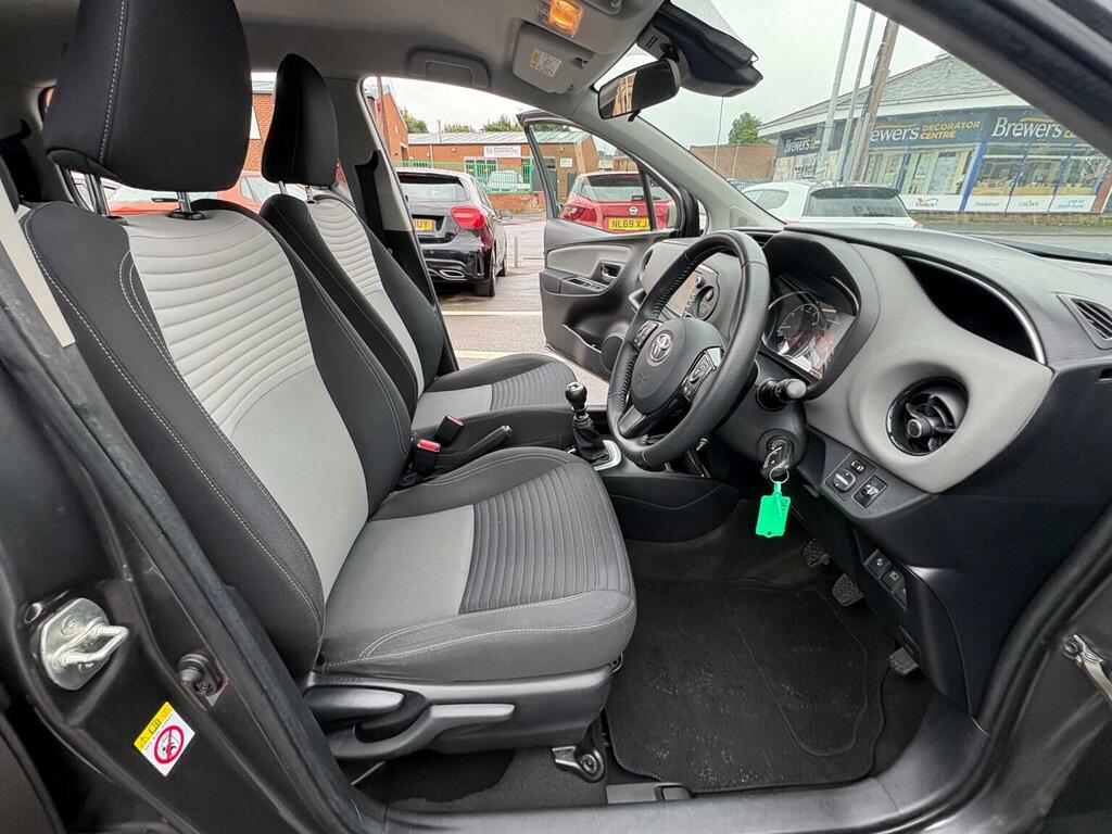 Toyota Yaris 1.5 Vvt-i Icon Tech Euro 6 Grey #5
