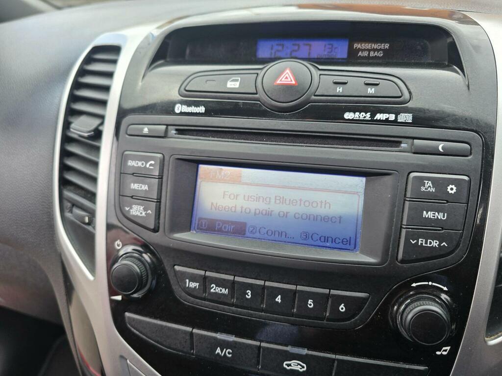Hyundai Ix20 Se Blue Drive White #22