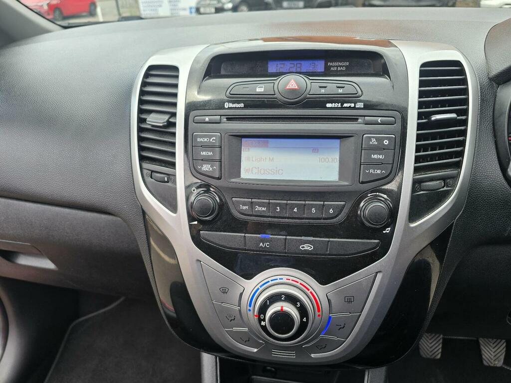 Hyundai Ix20 Se Blue Drive White #74