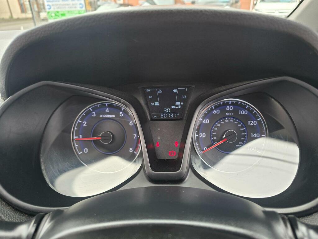 Hyundai Ix20 Se Blue Drive White #21