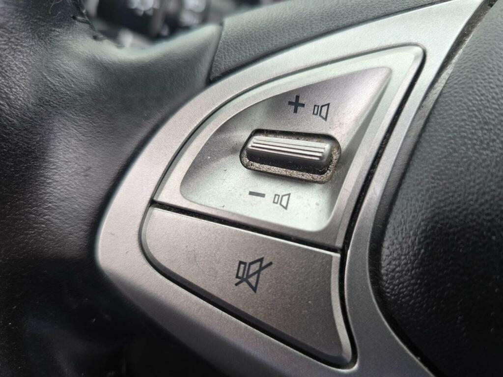 Hyundai Ix20 Se Blue Drive White #78