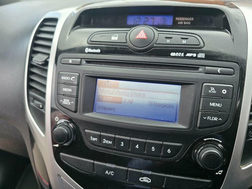 Hyundai Ix20 Se Blue Drive White #25