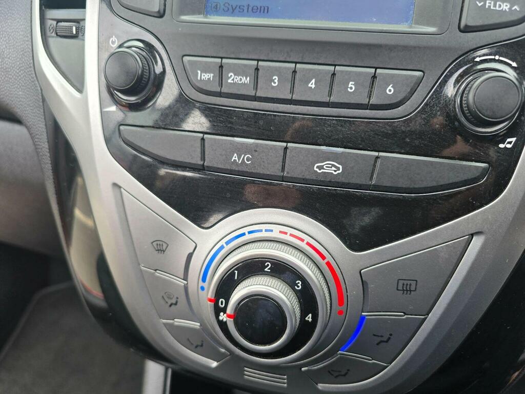 Hyundai Ix20 Se Blue Drive White #32