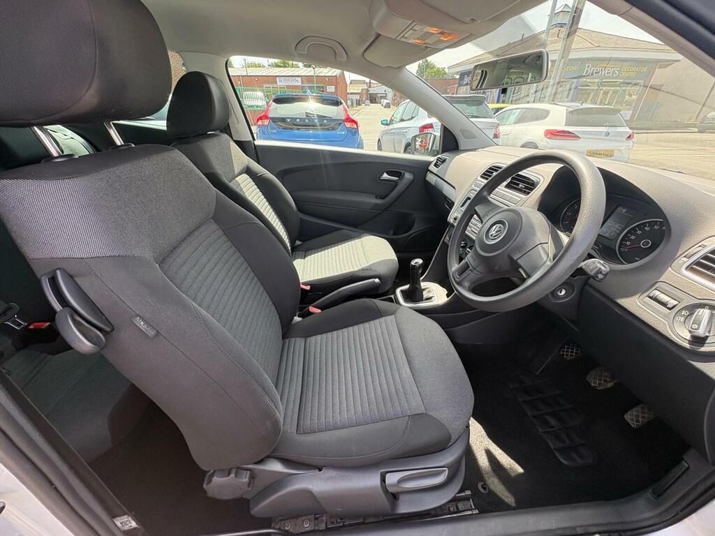 Volkswagen Polo Hatchback 1.4 Match Euro 5 201161 Silver #3