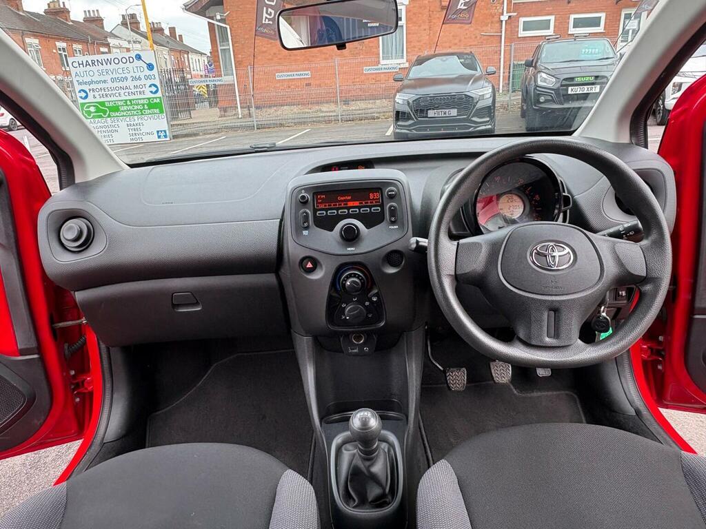 Toyota Aygo 1.0 Vvt-i X Euro 5 Euro 5 Red #2