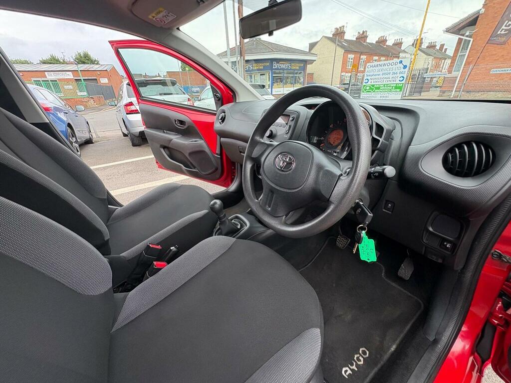 Toyota Aygo 1.0 Vvt-i X Euro 5 Euro 5 Red #3