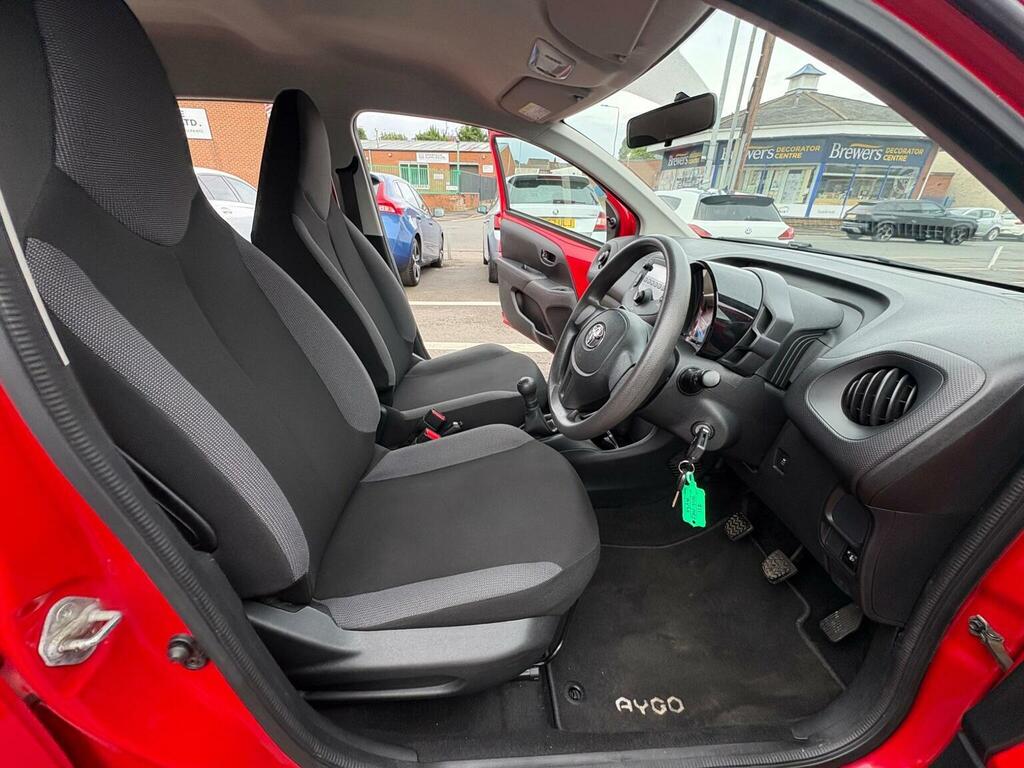 Toyota Aygo 1.0 Vvt-i X Euro 5 Euro 5 Red #4