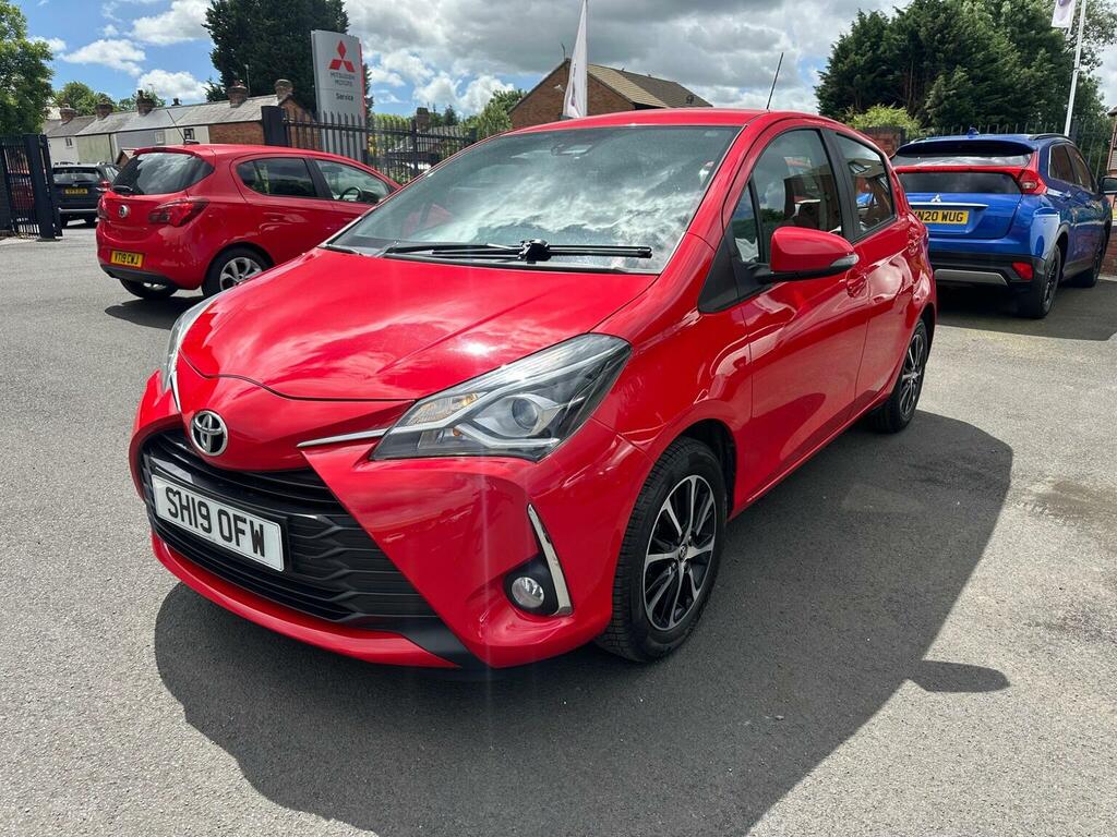 Toyota Yaris 1.5 Vvt-i Icon Tech Euro 6 Red #4