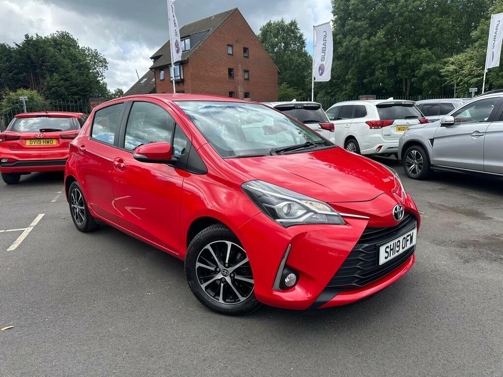 Toyota Yaris 1.5 Vvt-i Icon Tech Euro 6 Red