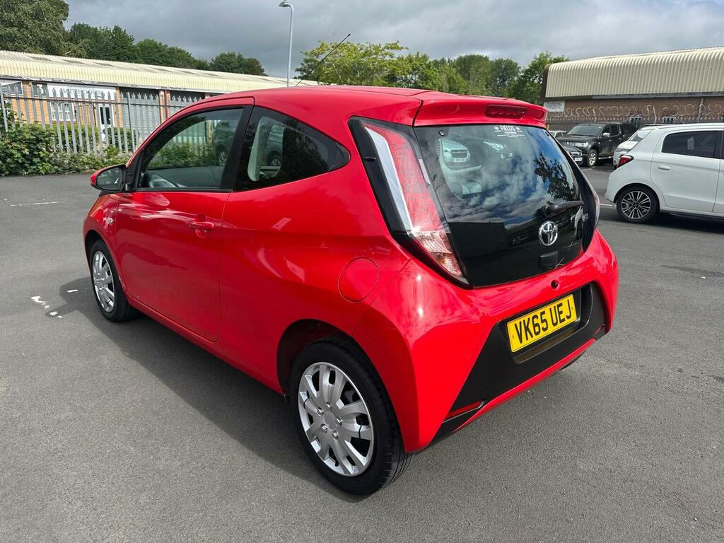 Toyota Aygo 1.0 Vvt-i X-play Euro 5 Euro 5 Red #4