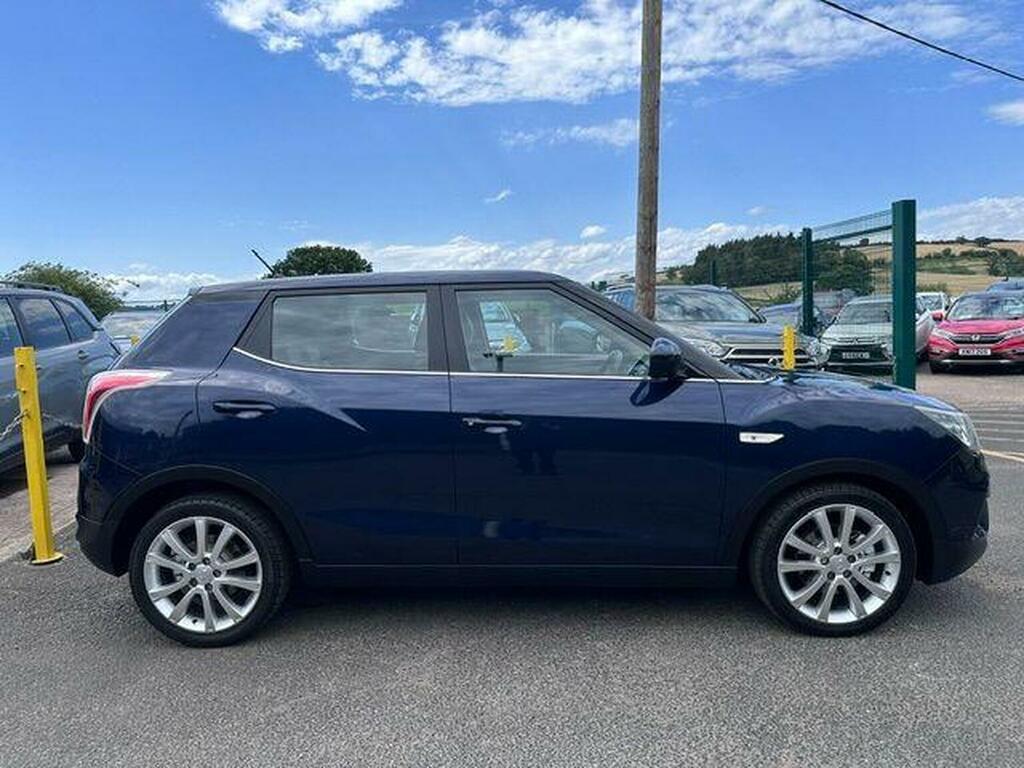 SsangYong Tivoli Elx Black #12