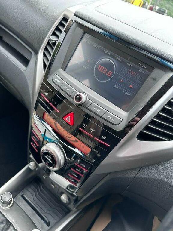 SsangYong Tivoli Elx Black #7