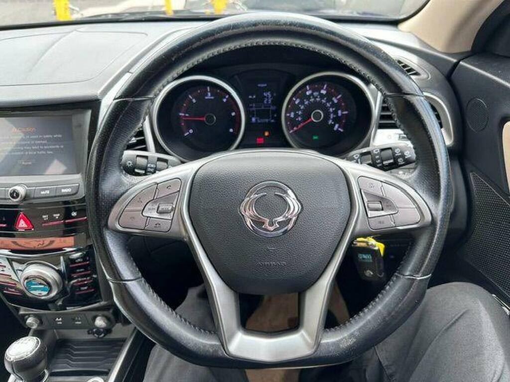 SsangYong Tivoli Elx Black #8