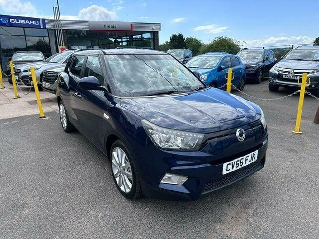 SsangYong Tivoli Elx Black #10