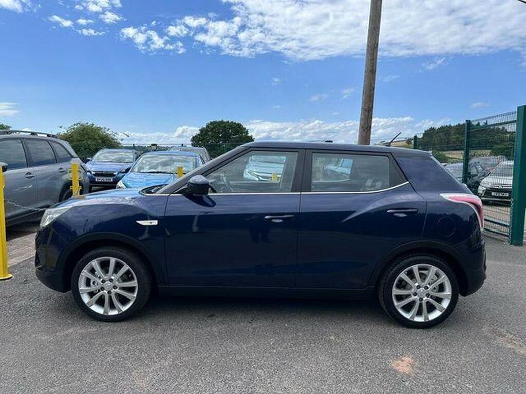 SsangYong Tivoli Elx Black #11