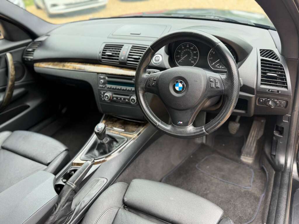 BMW 1 Series Hatchback 2.0 Black #3