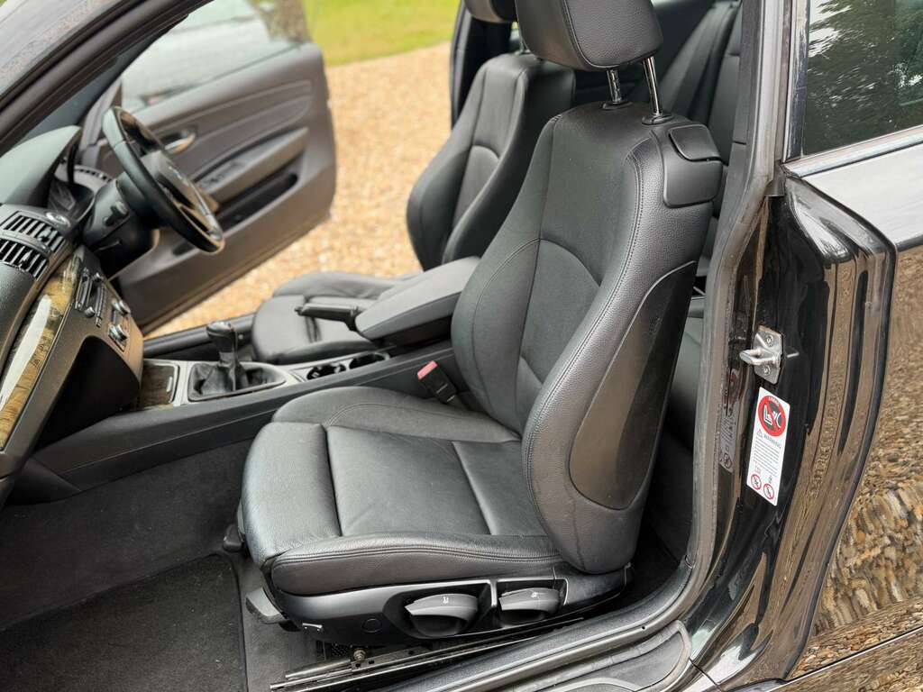 BMW 1 Series Hatchback 2.0 Black #5